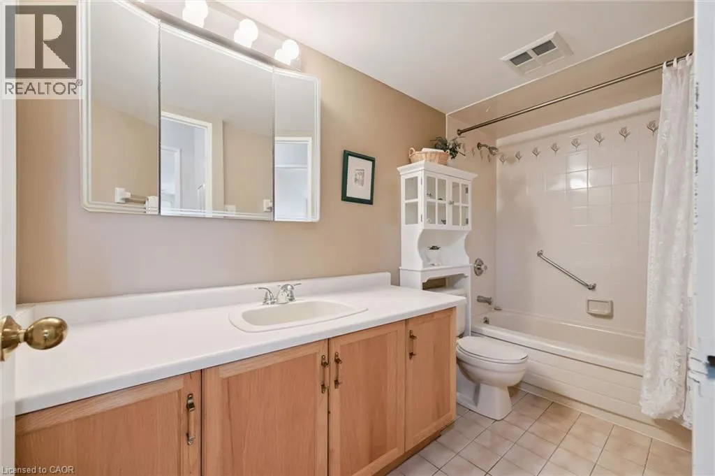 265 WESTCOURT Place Unit# PH04 #PH04