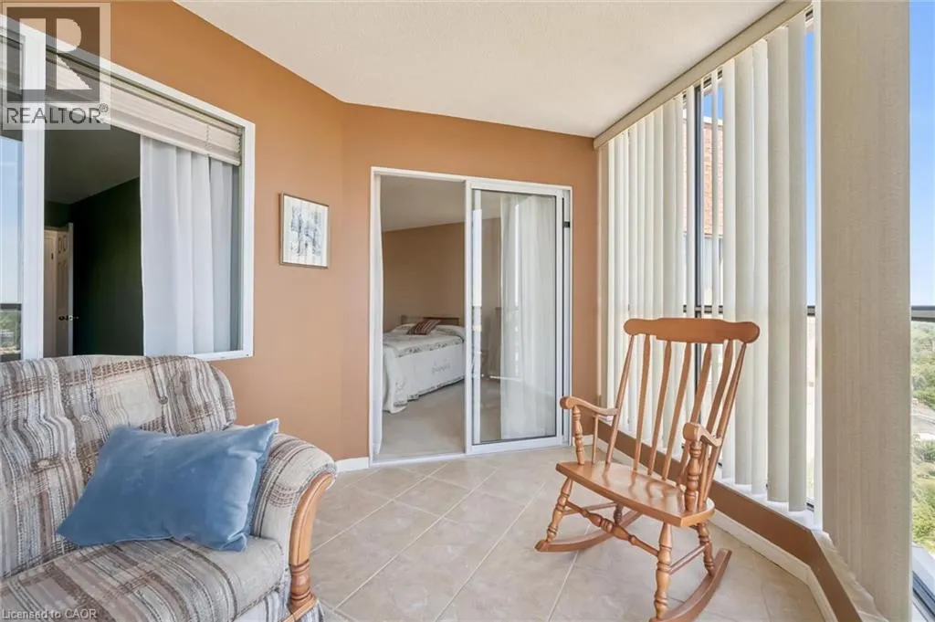 265 WESTCOURT Place Unit# PH04 #PH04