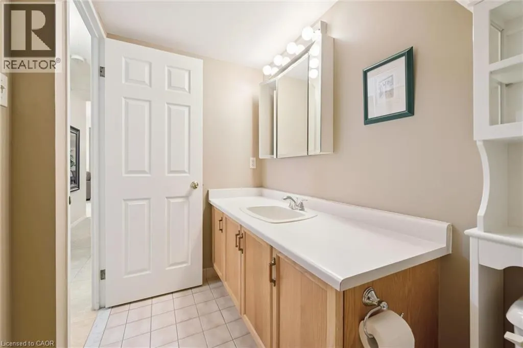 265 WESTCOURT Place Unit# PH04 #PH04