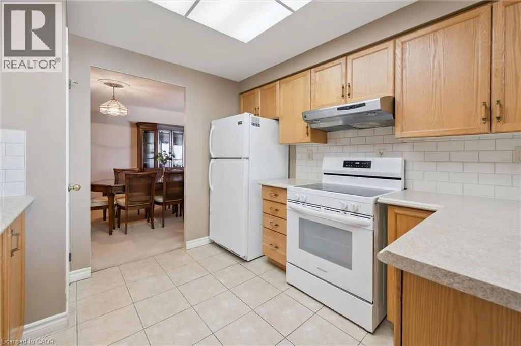 265 WESTCOURT Place Unit# PH04 #PH04