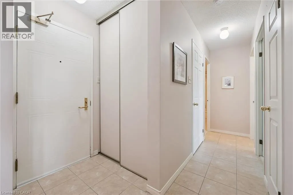 265 WESTCOURT Place Unit# PH04 #PH04