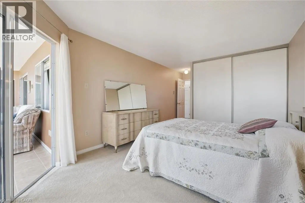 265 WESTCOURT Place Unit# PH04 #PH04