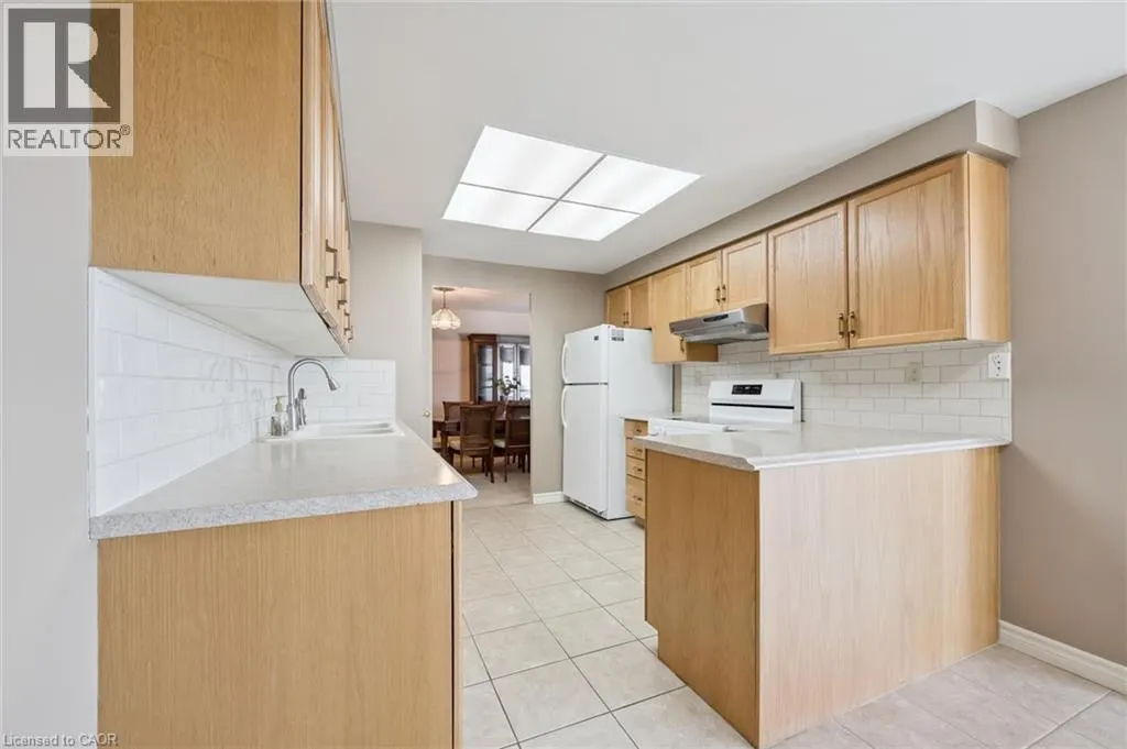 265 WESTCOURT Place Unit# PH04 #PH04