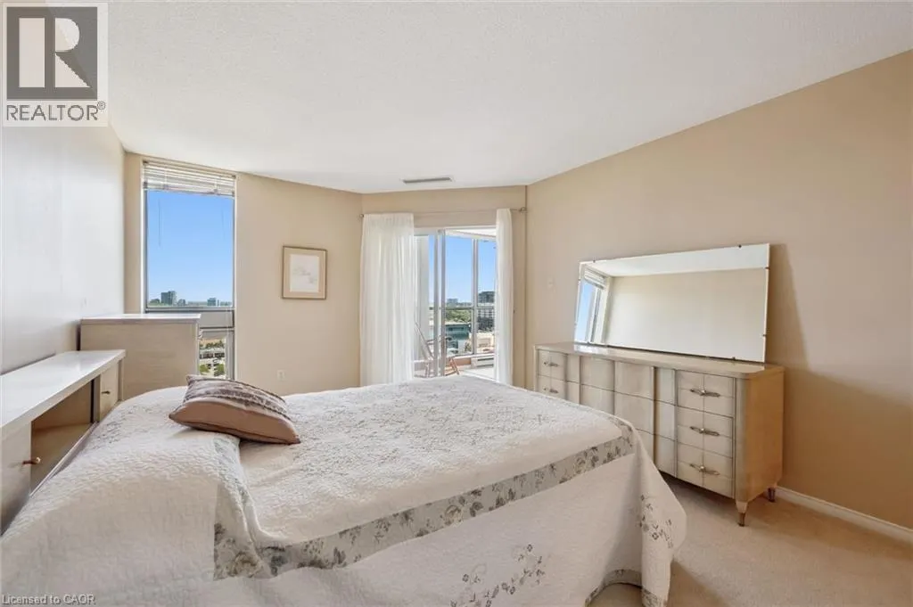 265 WESTCOURT Place Unit# PH04 #PH04