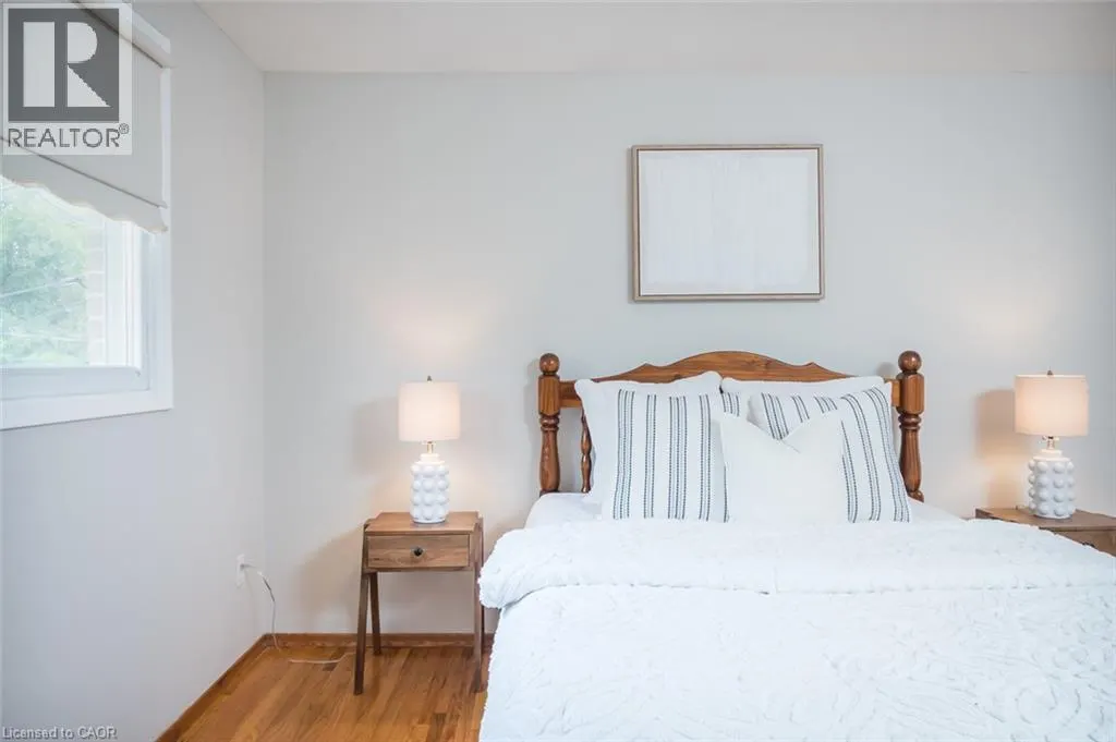 1237 REDBANK Crescent