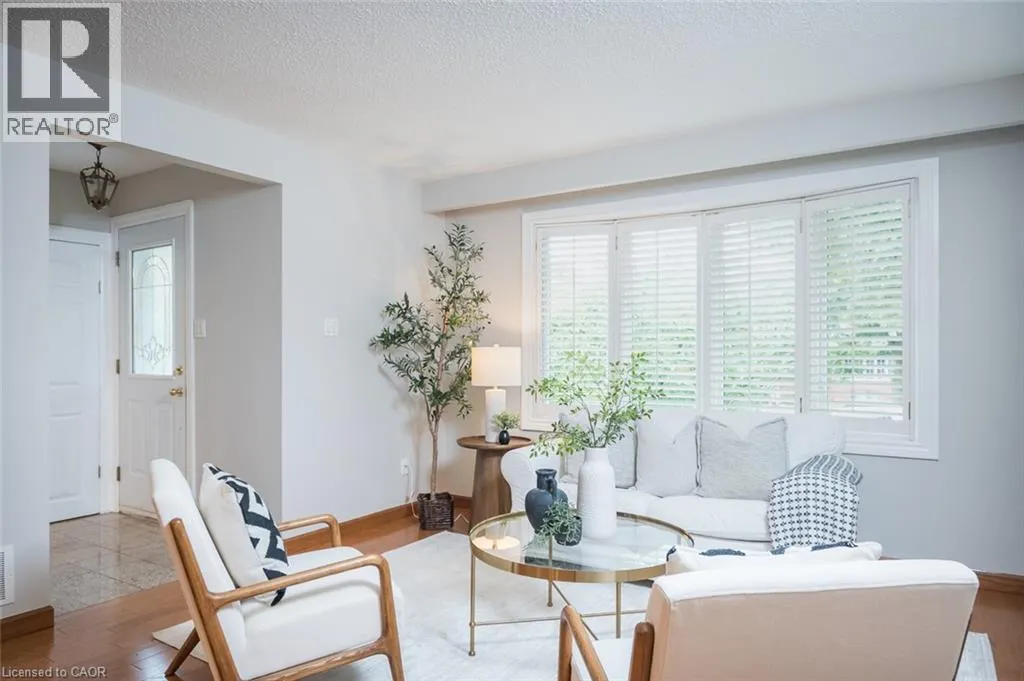 1237 REDBANK Crescent