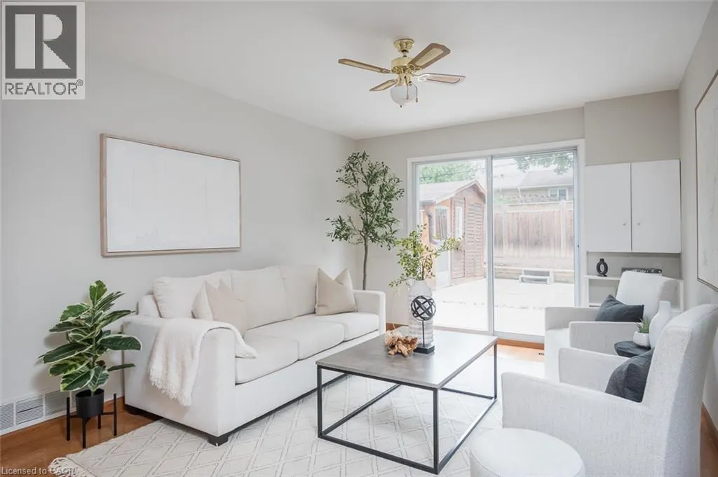1237 REDBANK Crescent