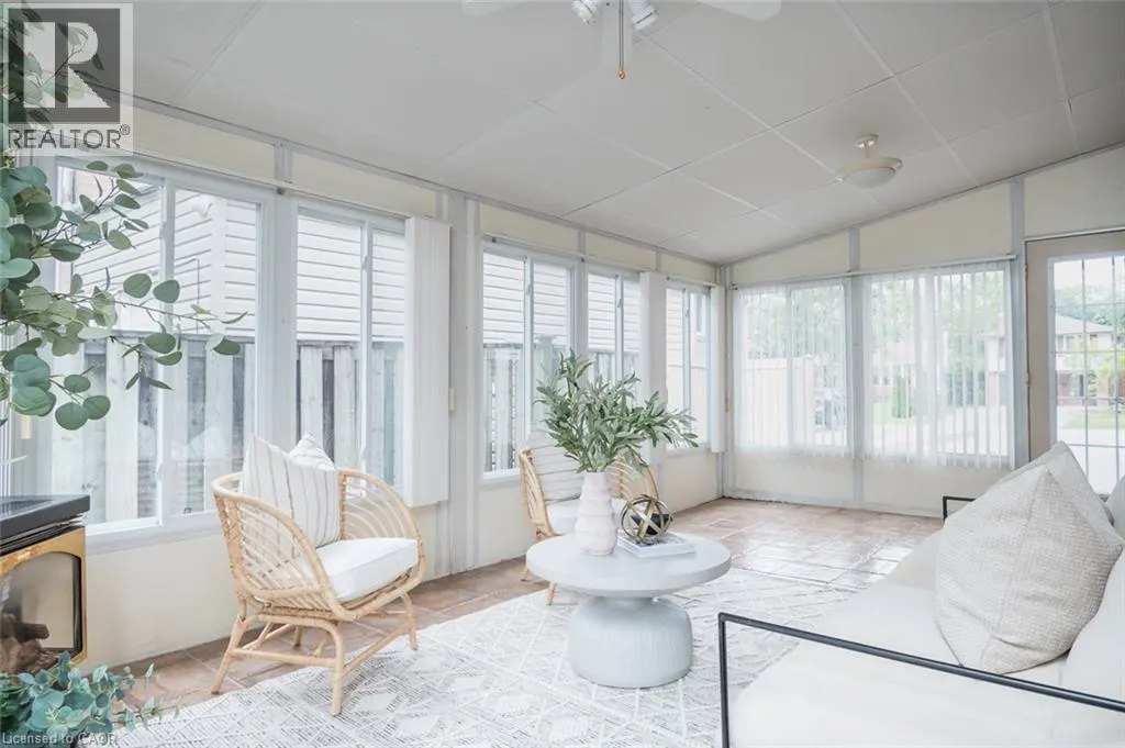 1237 REDBANK Crescent