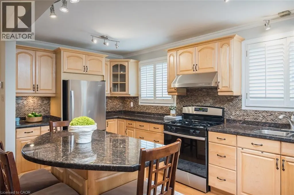 1237 REDBANK Crescent