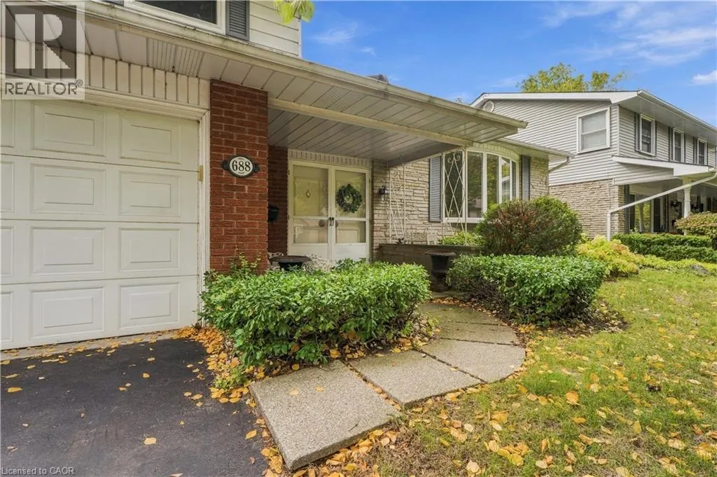 688 CHERRYWOOD Drive