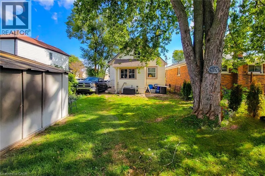 38 CLIFFORD Avenue