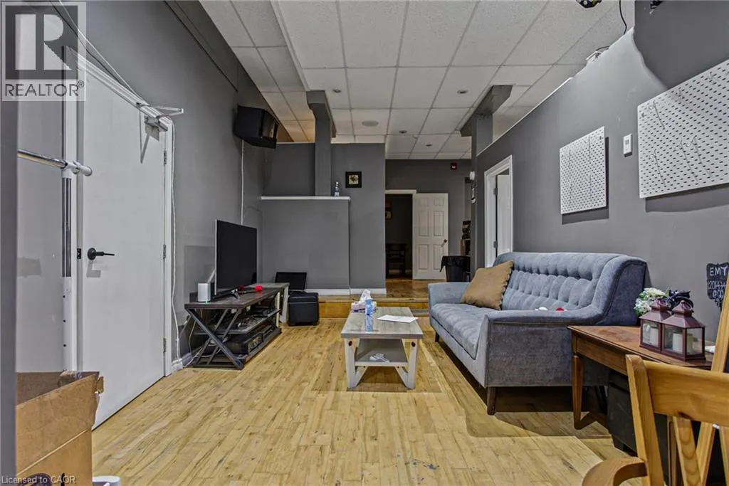 71 MAIN Street E
