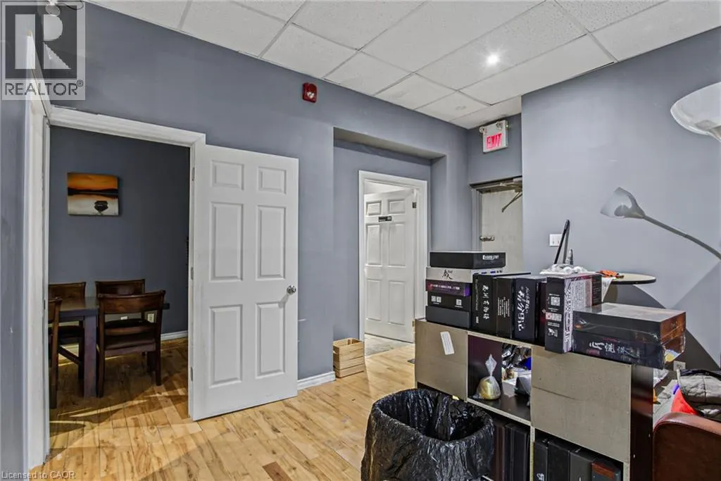 71 MAIN Street E
