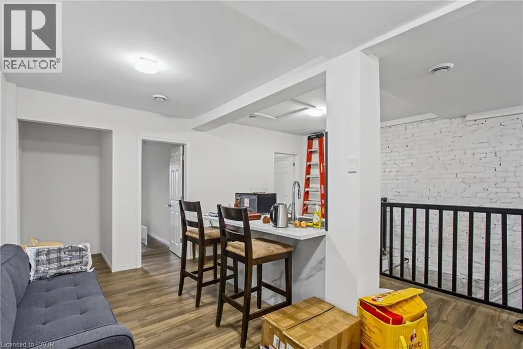 71 MAIN Street E
