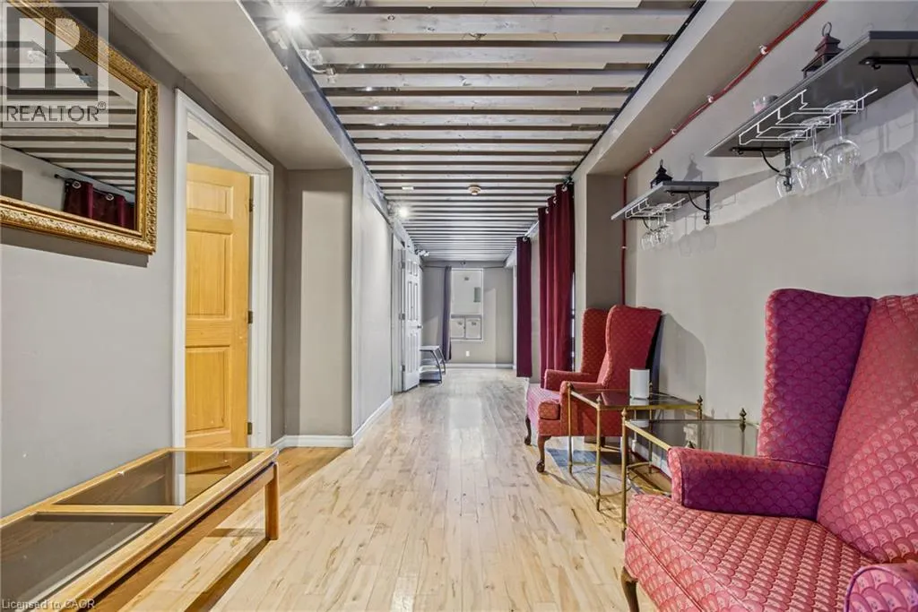 71 MAIN Street E