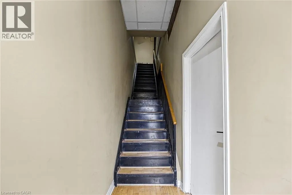 71 MAIN Street E