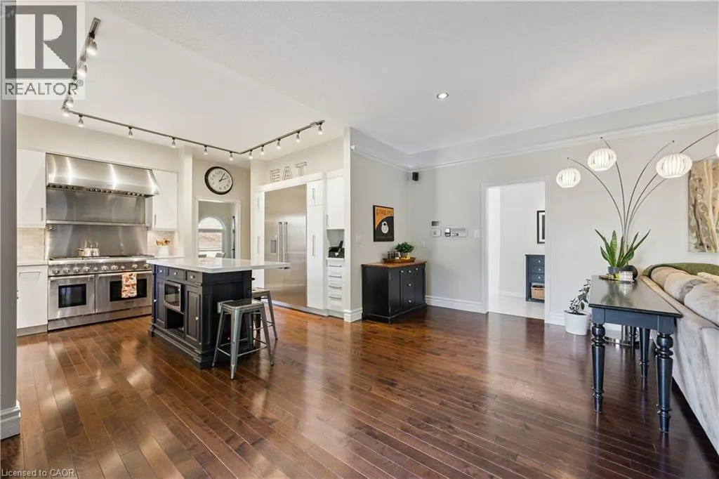 44 BREWSTER Place