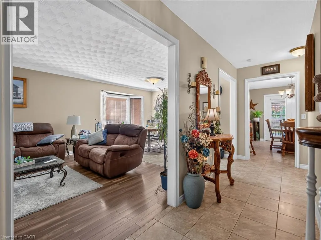 133 LEASIDE Drive