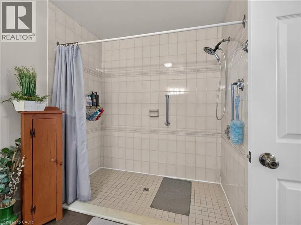 133 LEASIDE Drive