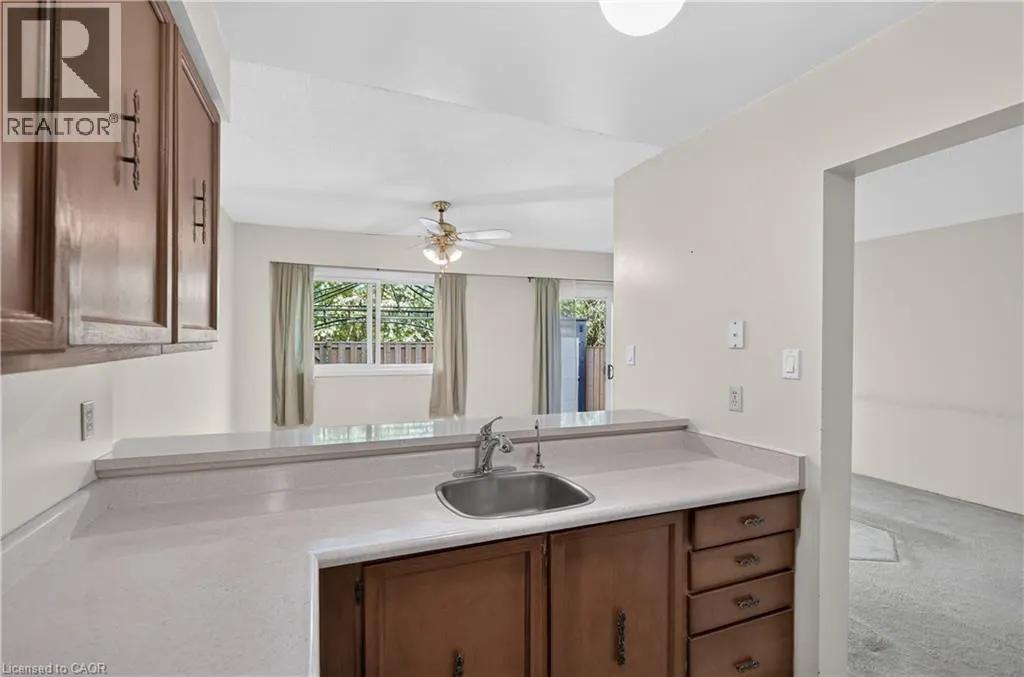 1556 LANCASTER Drive Unit# 74 #74