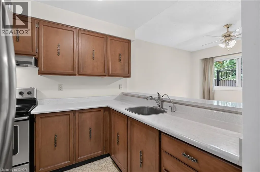 1556 LANCASTER Drive Unit# 74 #74