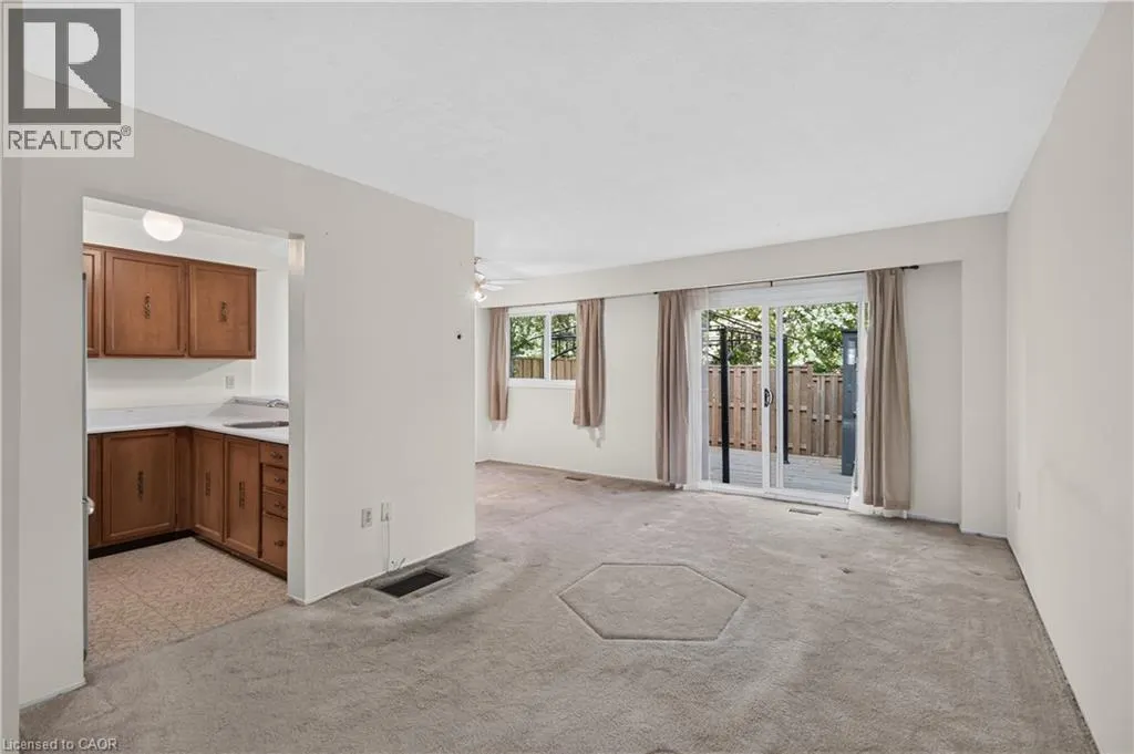 1556 LANCASTER Drive Unit# 74 #74