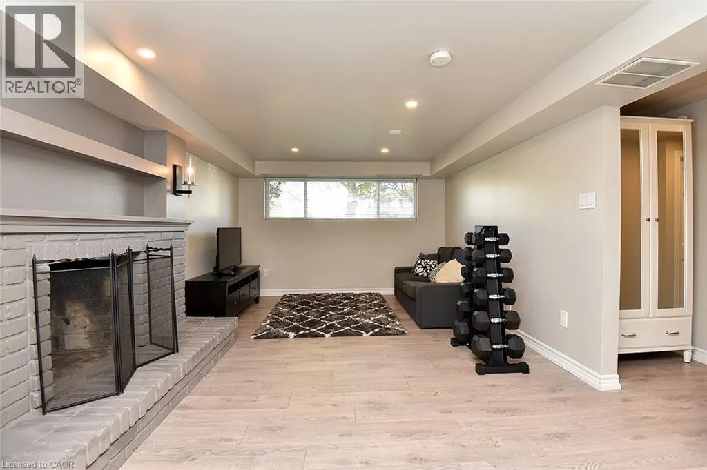 699 CASTLEGUARD Crescent