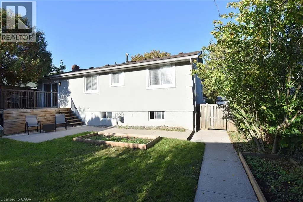699 CASTLEGUARD Crescent