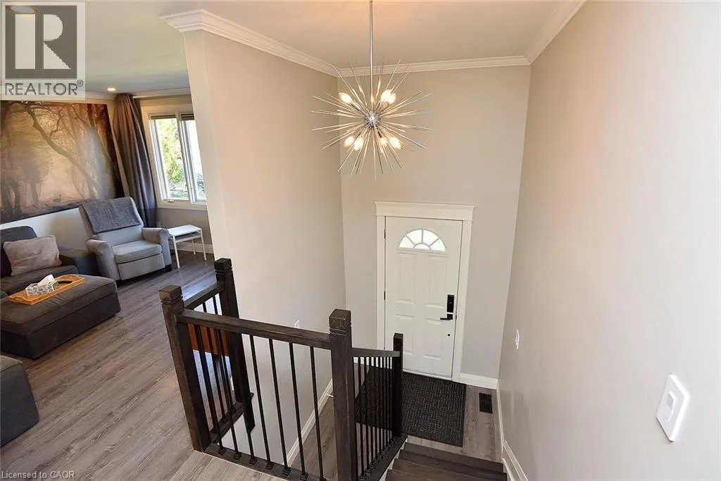 699 CASTLEGUARD Crescent