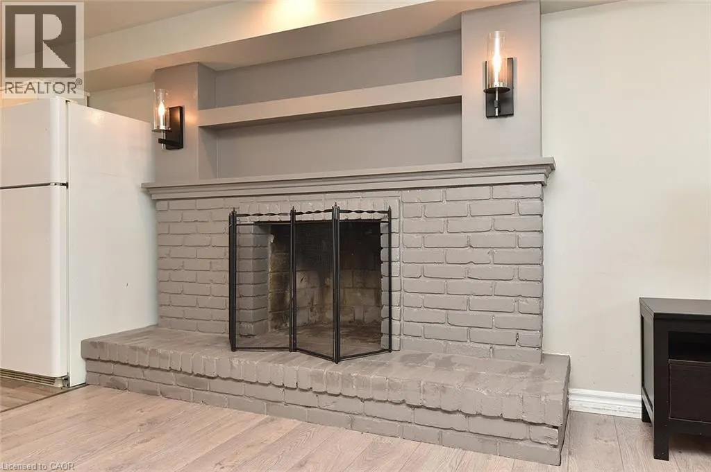699 CASTLEGUARD Crescent