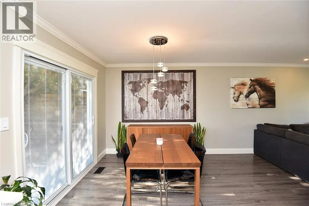 699 CASTLEGUARD Crescent