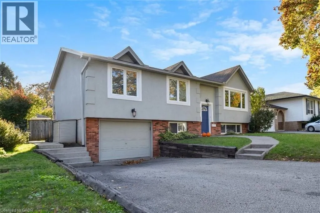 699 CASTLEGUARD Crescent