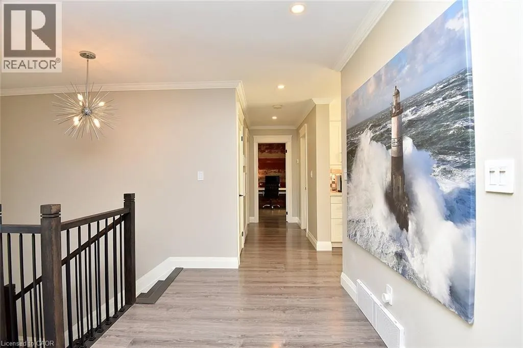 699 CASTLEGUARD Crescent