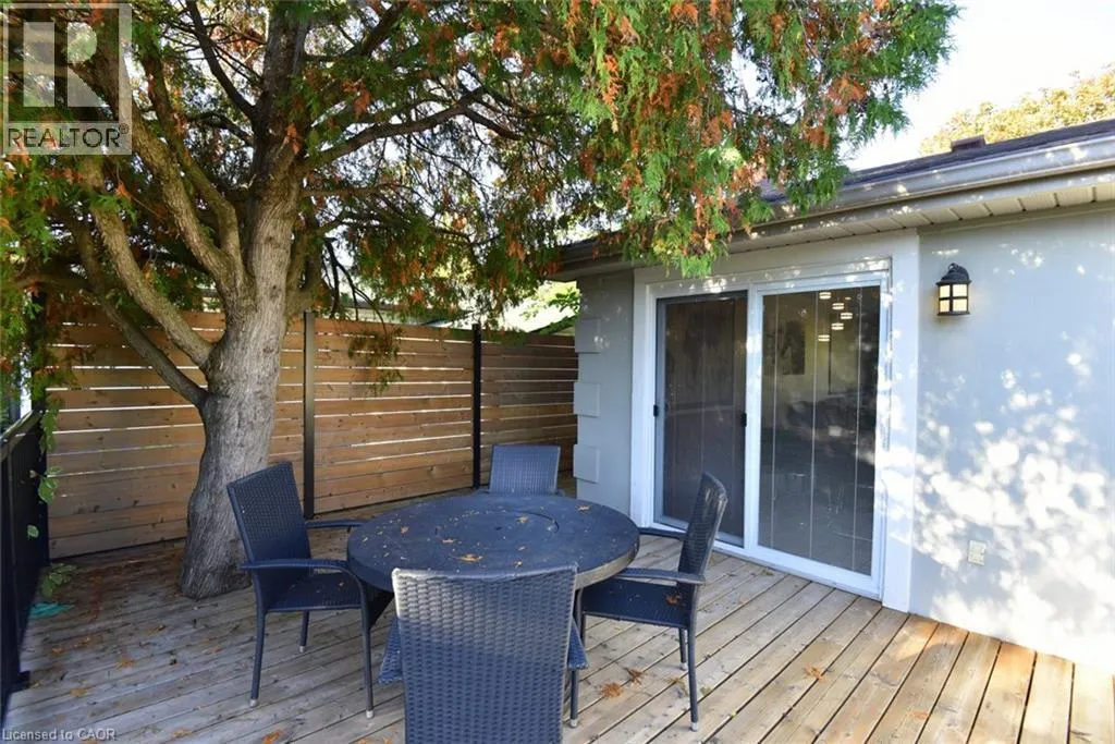 699 CASTLEGUARD Crescent