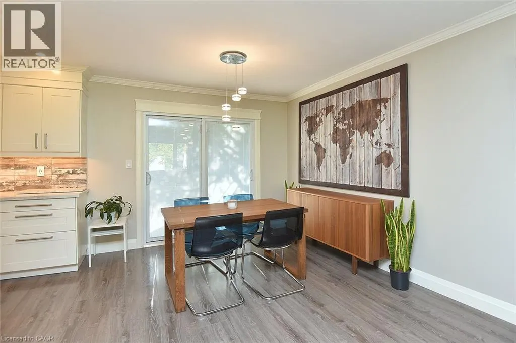 699 CASTLEGUARD Crescent