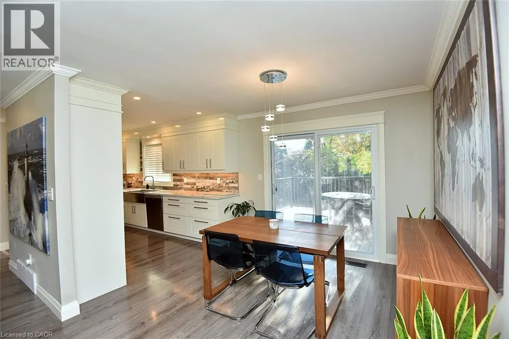 699 CASTLEGUARD Crescent