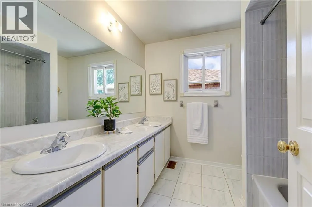 2442 WYNTEN Way