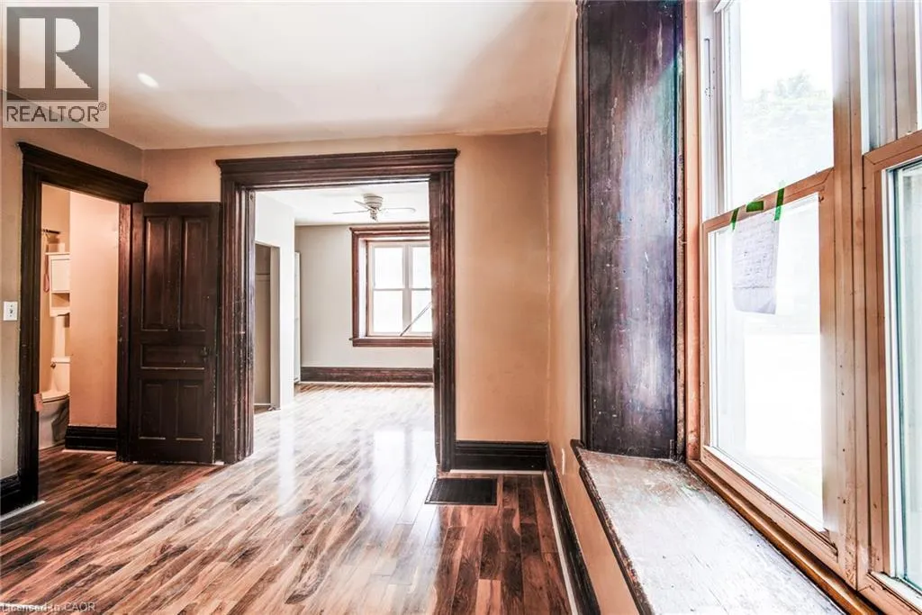 5 GEORGE Street S