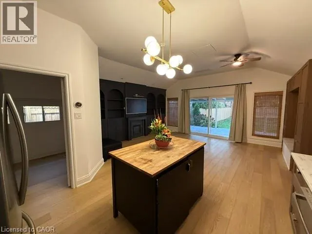121 PAISLEY Boulevard E