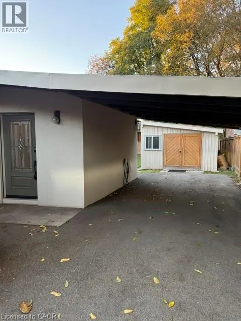 121 PAISLEY Boulevard E