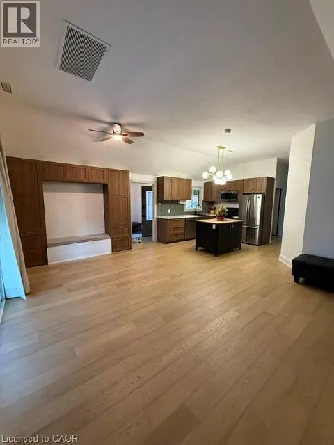 121 PAISLEY Boulevard E
