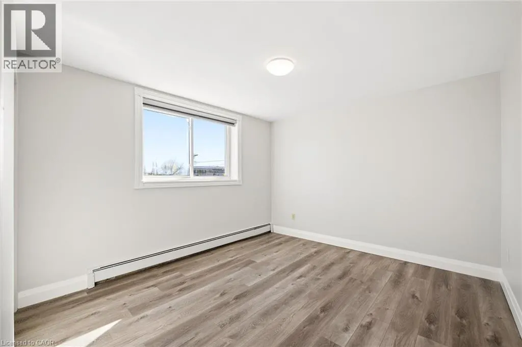 371 DALE Crescent Unit# 4 #4