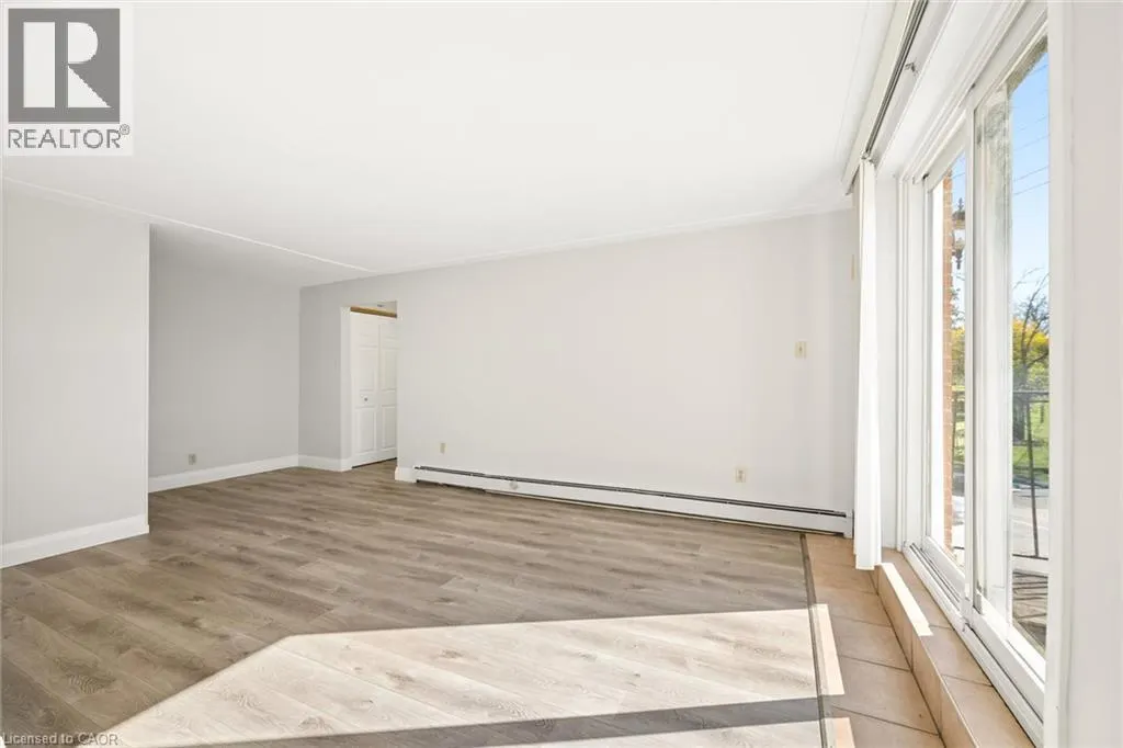 371 DALE Crescent Unit# 4 #4