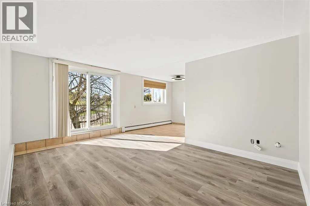 371 DALE Crescent Unit# 4 #4