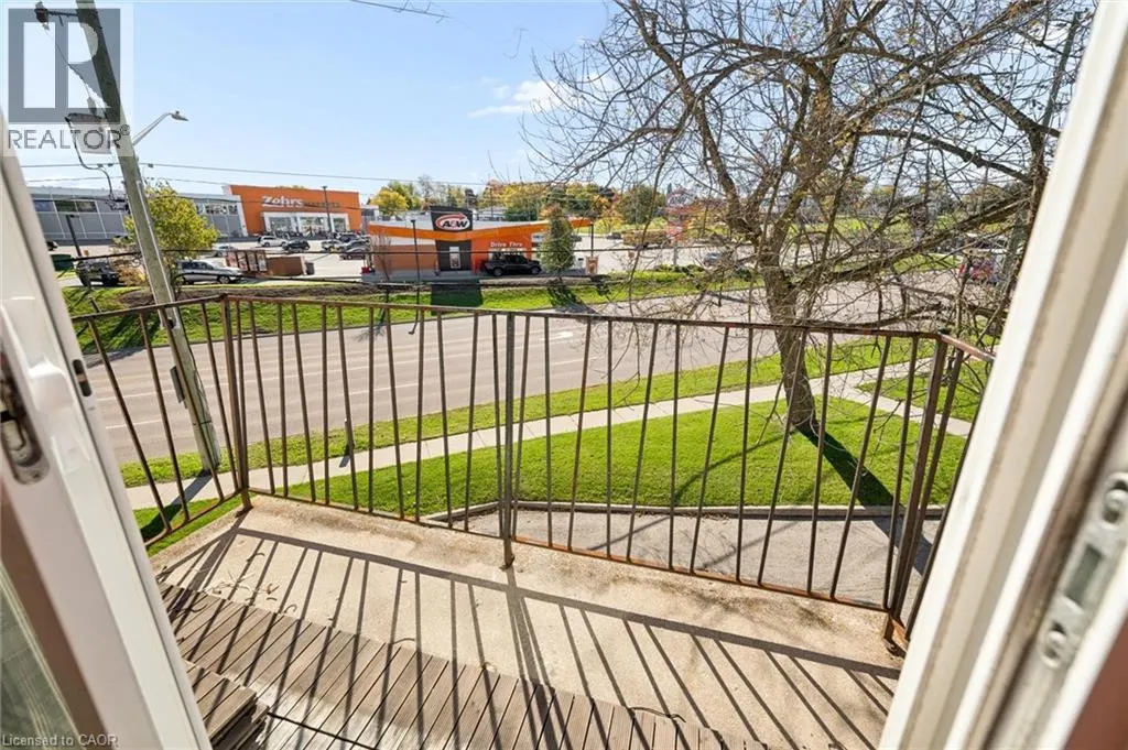 371 DALE Crescent Unit# 4 #4