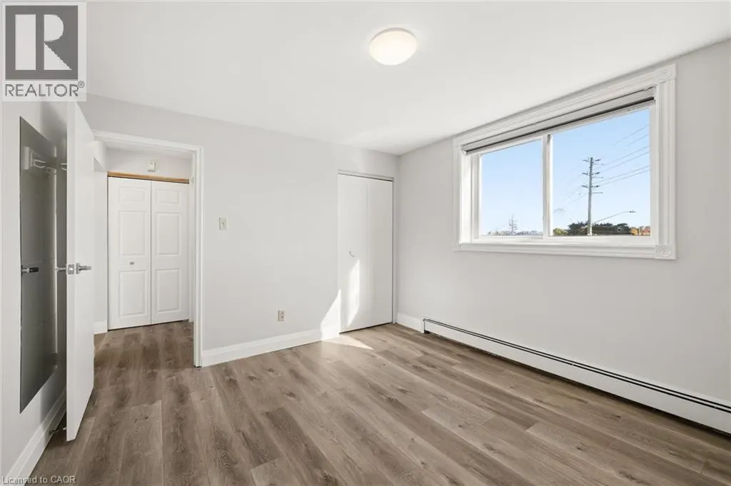 371 DALE Crescent Unit# 4 #4