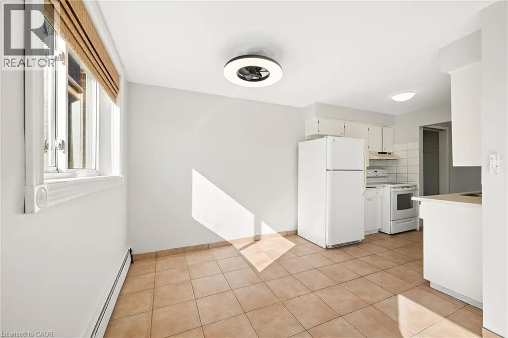 371 DALE Crescent Unit# 4 #4