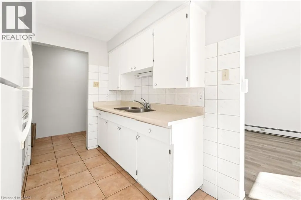 371 DALE Crescent Unit# 4 #4