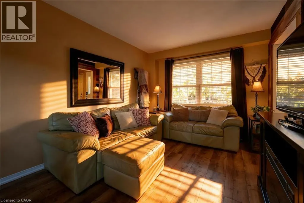 11 HEDGE LAWN Drive