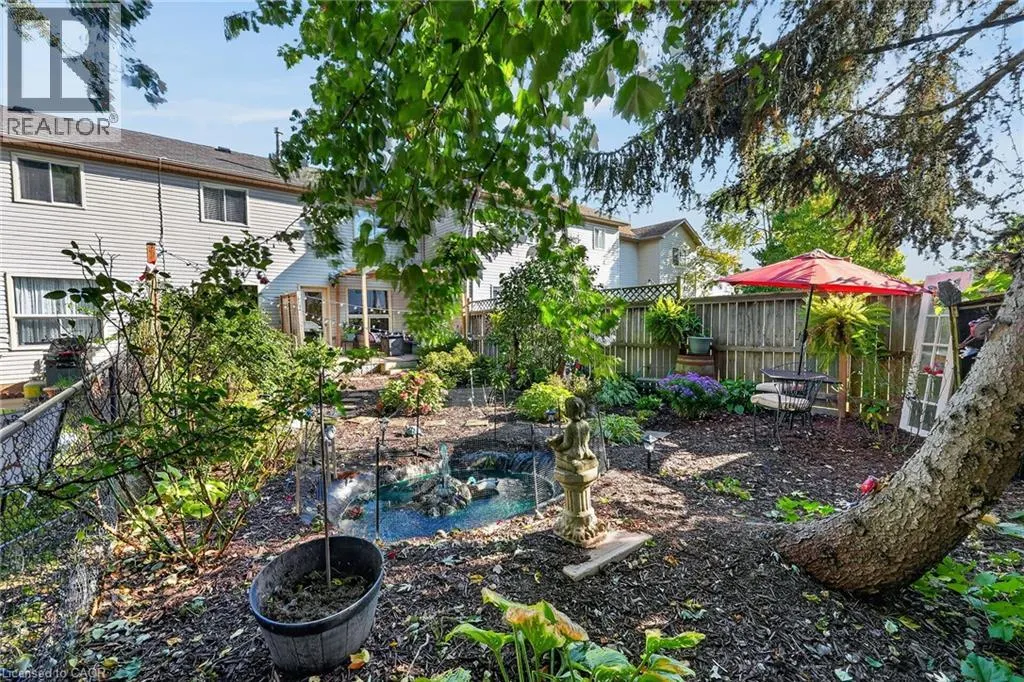 11 HEDGE LAWN Drive